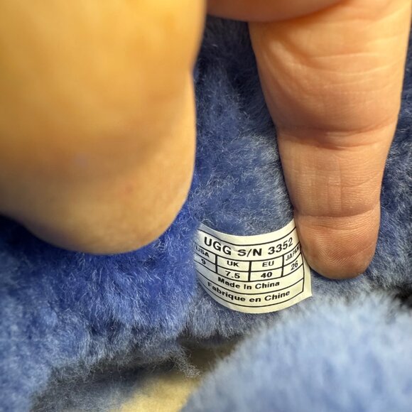 Rare UGG Australia Bailey Blue Cobalt Suede Button Short Sheepskin Boots Women 9 - Picture 8 of 10